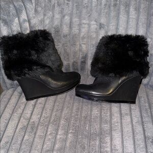 BNWOT Vince Camuto Black Faux Fur Wedge Boots size 10